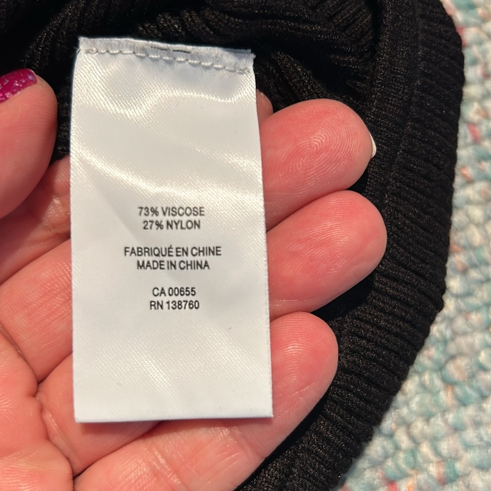 Ladies size XXL Ribbed Mock Neck Sweater with Cutout at the Back - Picture 6 of 10